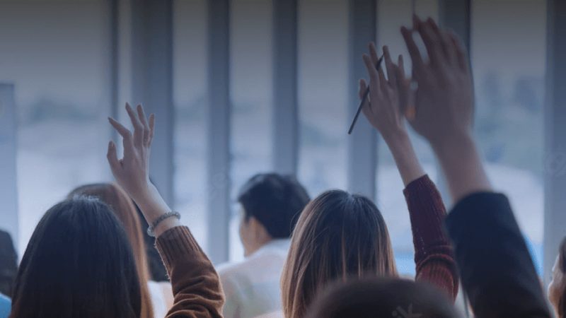 成人高考专升本毕业时间通常为2.5-3年。具体毕业时间取决于以下因素：