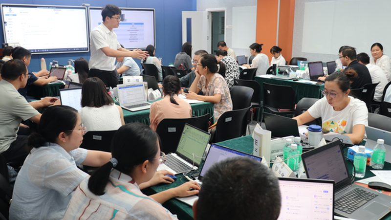 小型叉车培训加盟：揭秘加盟成本与盈利潜力