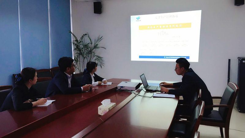 以下是一些市面上常见的电工证培训教材及其价格，仅供参考：